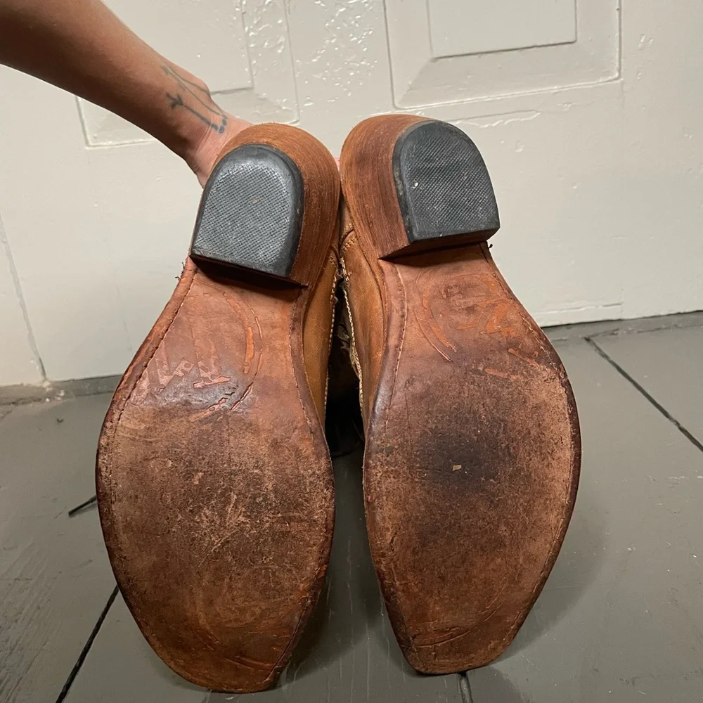 Elegant Tan Lace-Up Boots - Picture 5 of 6